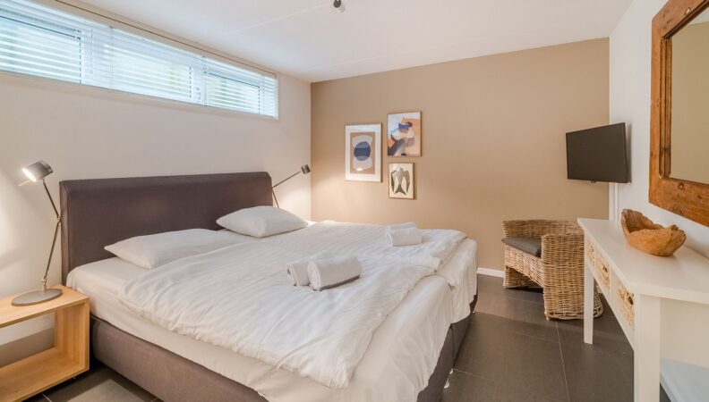 Schlafzimmer eines Luxus-Ferienhauses im Landal Duynvallei