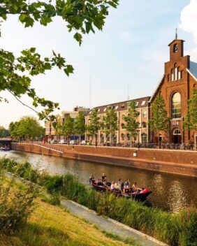 Bunk Hotel Utrecht Kirche